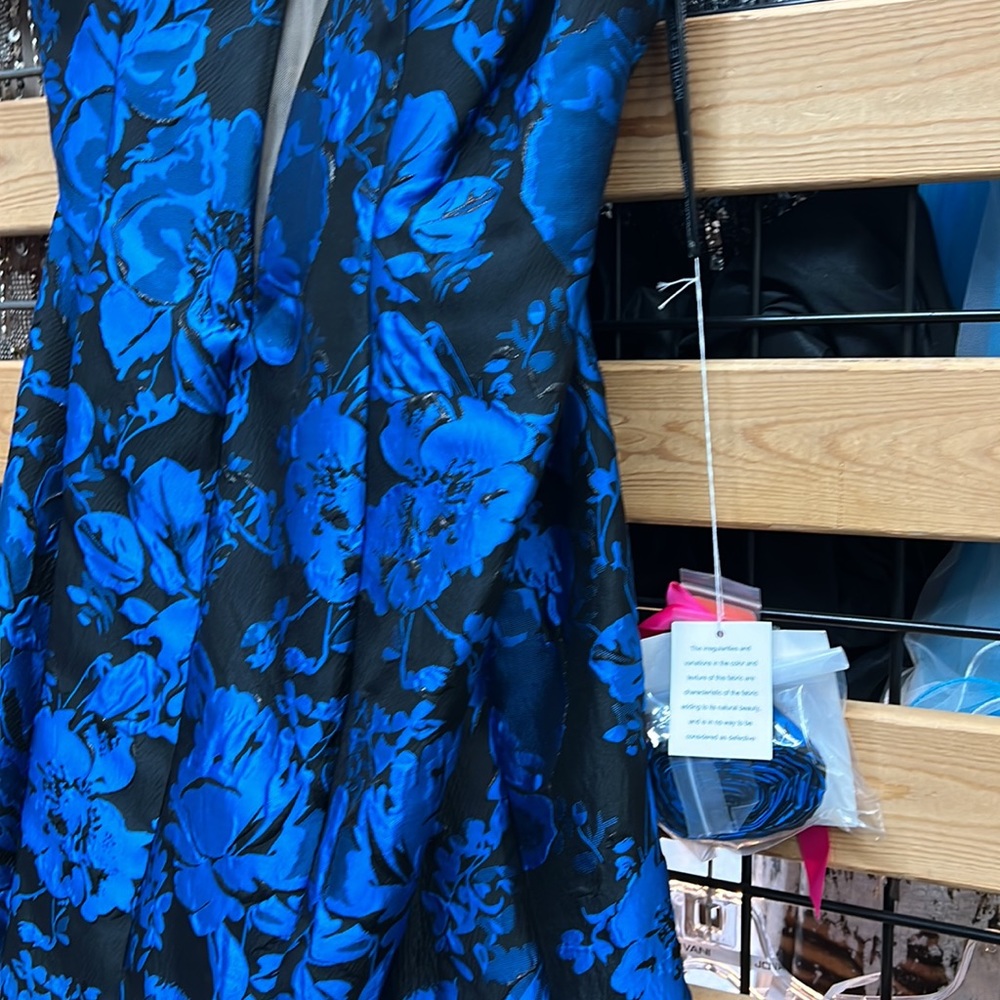 NWT,Mori lee  long Dress 43107A
Floral Black/royal - Picture 10 of 17